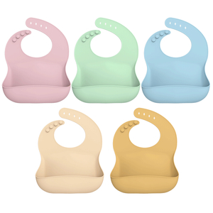 Los baberos ajustables de encargo del beb&eacute; del silic&oacute;n de los baberos del beb&eacute; de la categor&iacute;a alimenticia de la prenda impermeable del logotipo perfeccionan el babero del beb&eacute; del silic&oacute;n